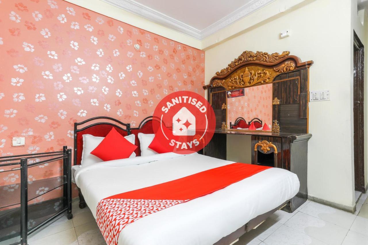 Hôtel Oyo 62194 Pleasure Palace à Indore Extérieur photo