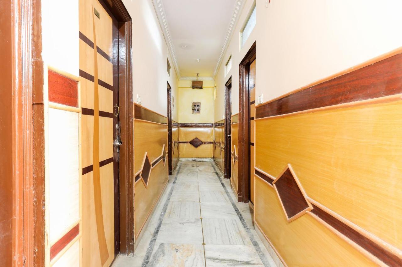 Hôtel Oyo 62194 Pleasure Palace à Indore Extérieur photo