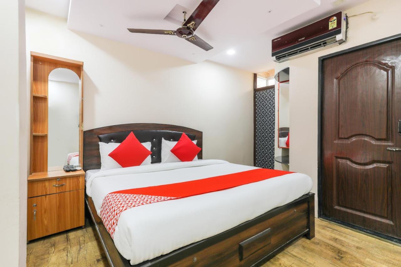 Hôtel Oyo 62194 Pleasure Palace à Indore Extérieur photo
