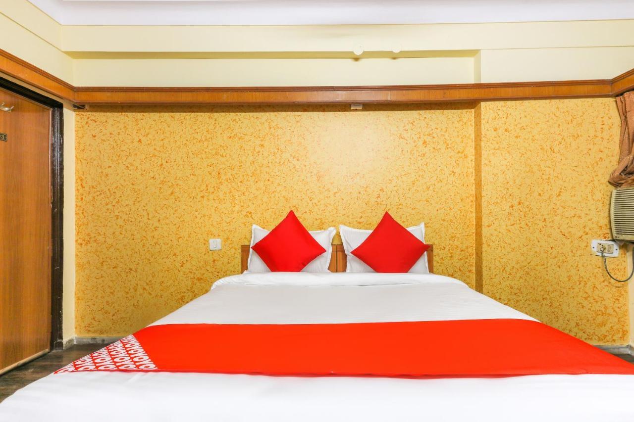 Hôtel Oyo 62194 Pleasure Palace à Indore Extérieur photo