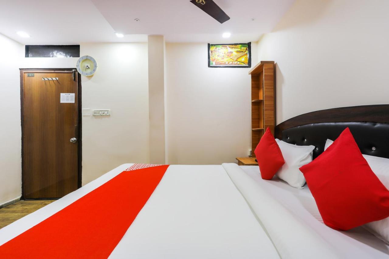 Hôtel Oyo 62194 Pleasure Palace à Indore Extérieur photo