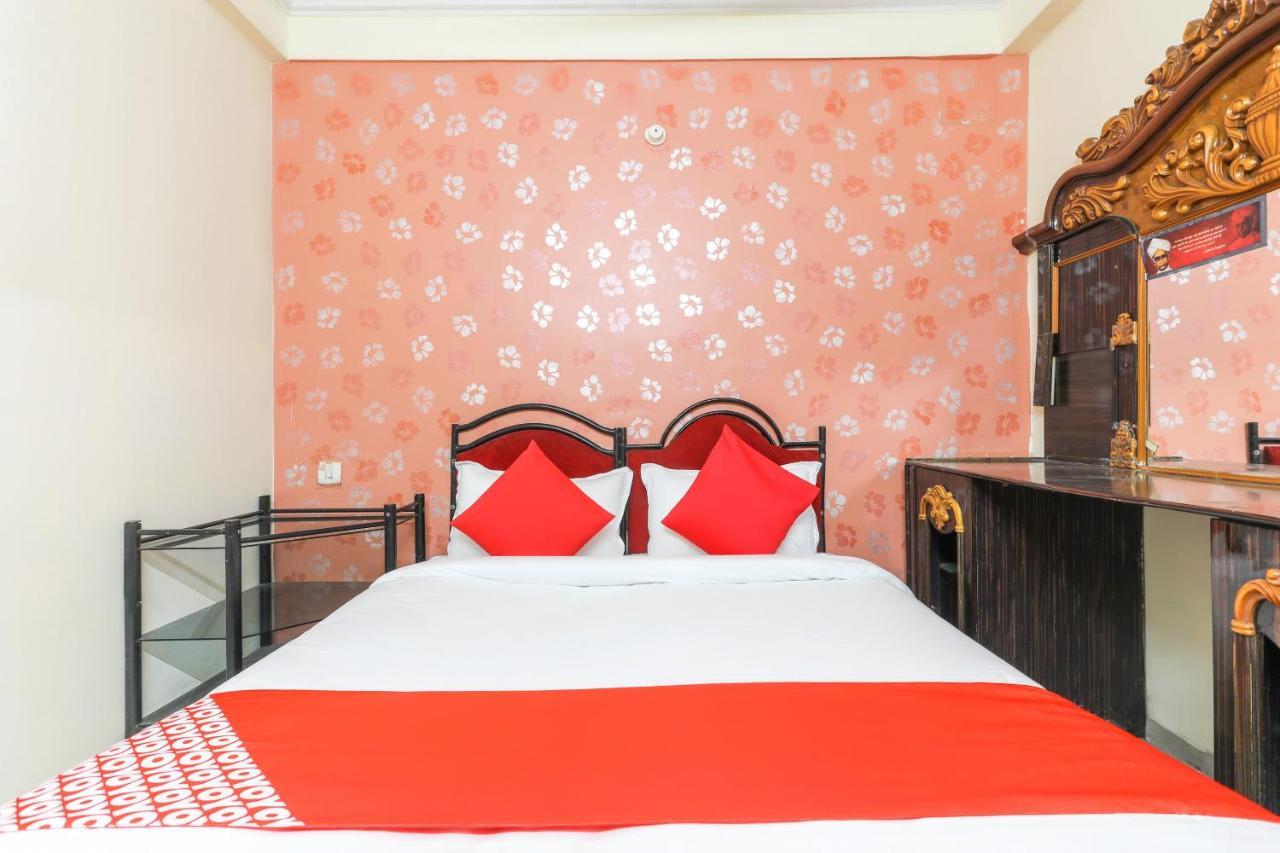 Hôtel Oyo 62194 Pleasure Palace à Indore Extérieur photo