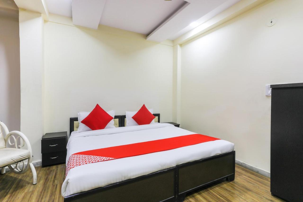 Hôtel Oyo 62194 Pleasure Palace à Indore Extérieur photo