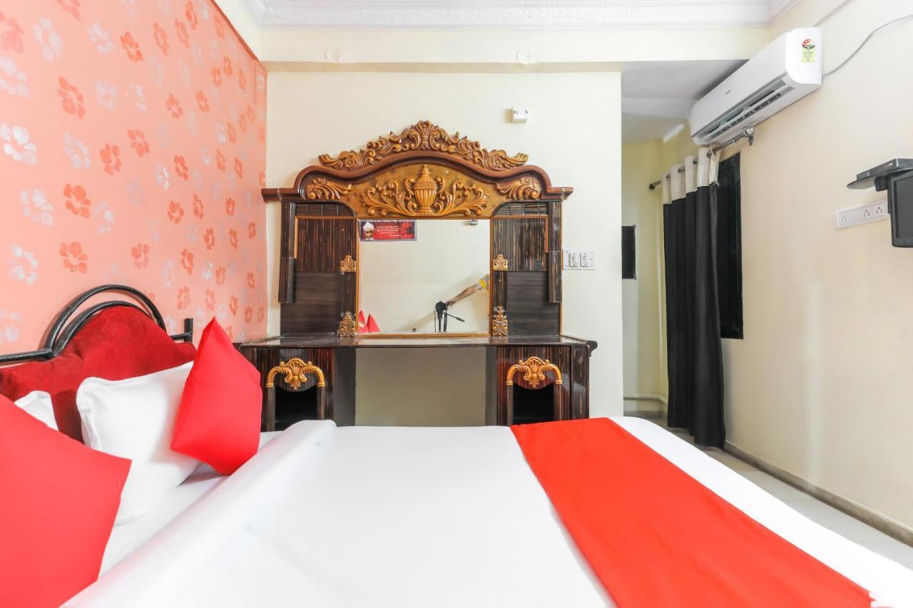 Hôtel Oyo 62194 Pleasure Palace à Indore Extérieur photo