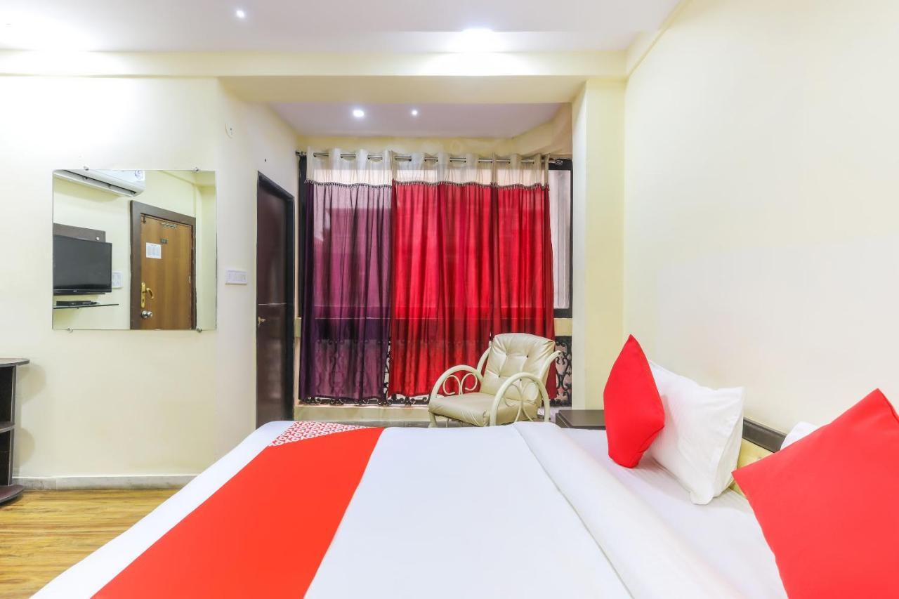 Hôtel Oyo 62194 Pleasure Palace à Indore Extérieur photo